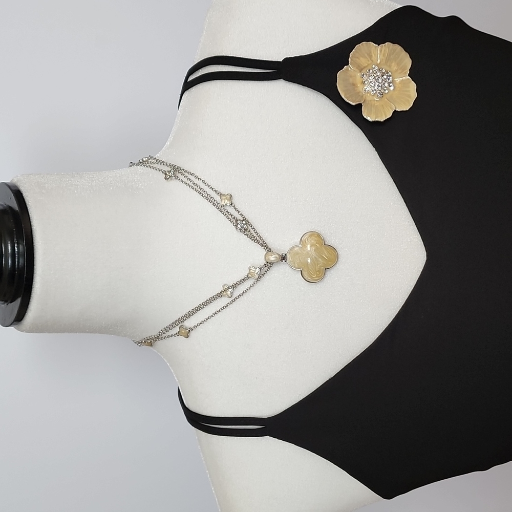 Kanishka Pendant Necklace and Flower Rhinestone Brooch Set